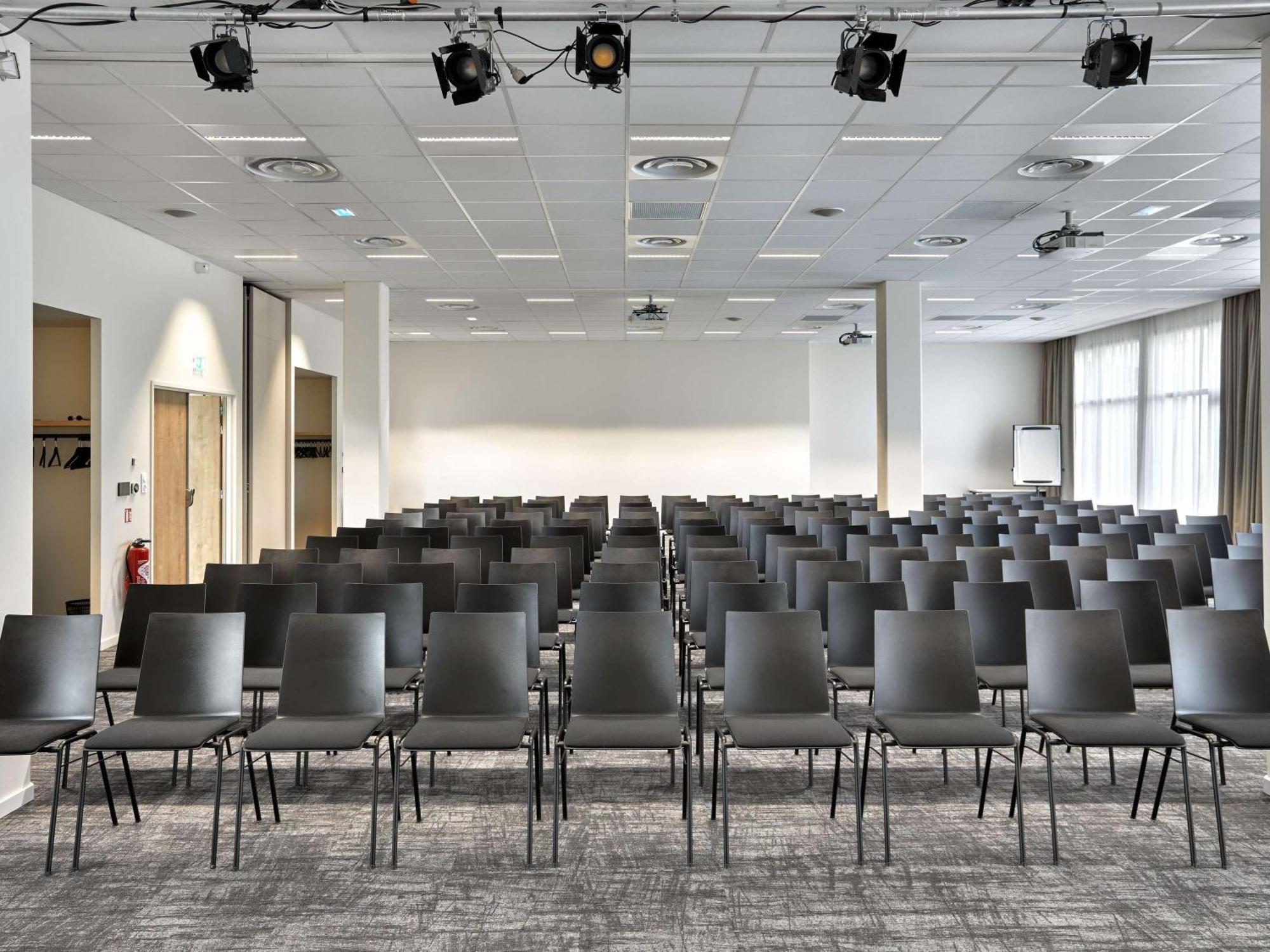 Ibis La Roche Sur Yon Vendespace Mouilleron-le-Captif ภายนอก รูปภาพ