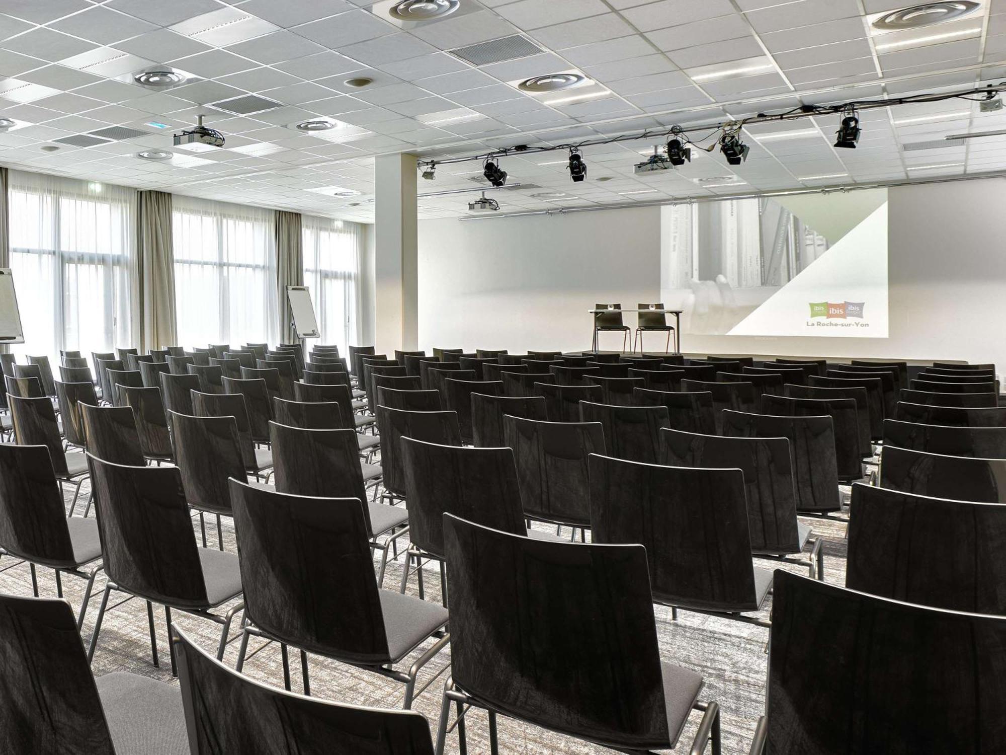 Ibis La Roche Sur Yon Vendespace Mouilleron-le-Captif ภายนอก รูปภาพ